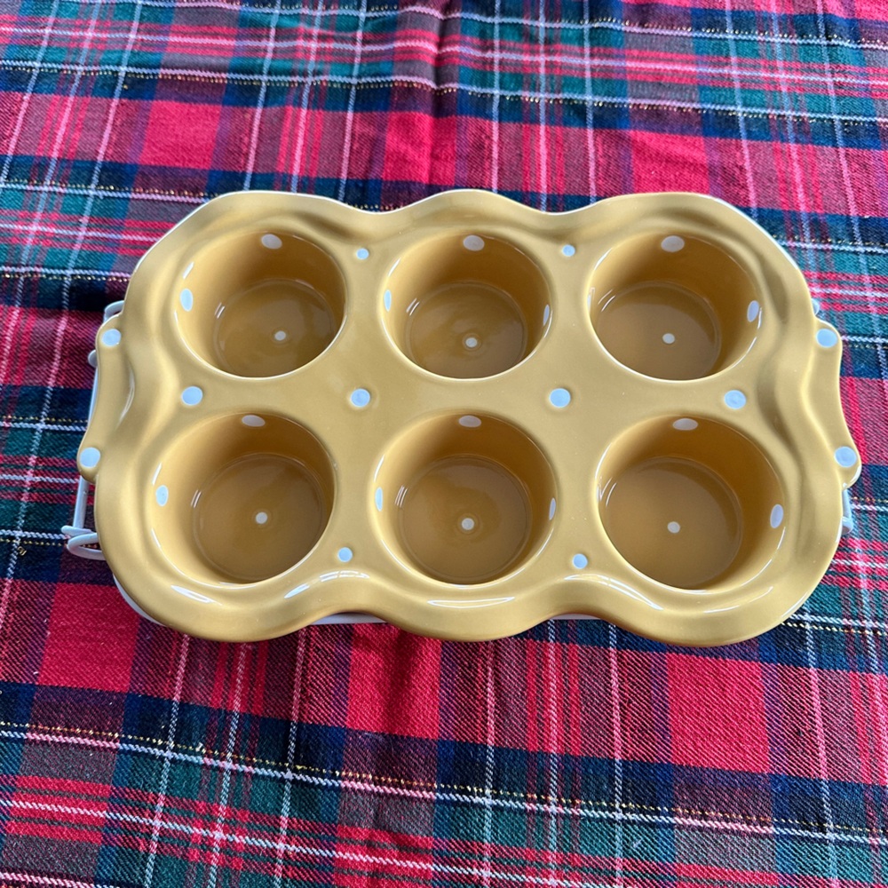 Temp-Tations yellow polka dot muffin/cupcake pan